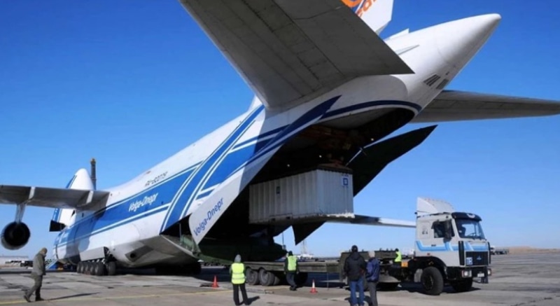 Cách gửi hàng qua máy bay: Thủ tục, chi phí và mẹo đóng gói - Interchains Ecom